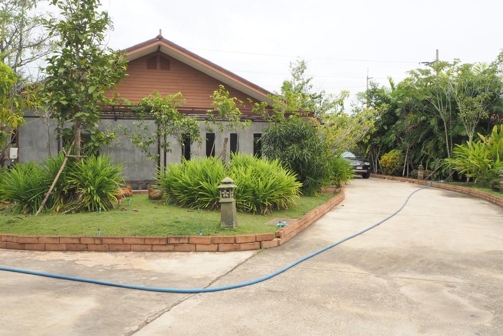 Rimmueng Resort Phanom Sarakham Buitenkant foto